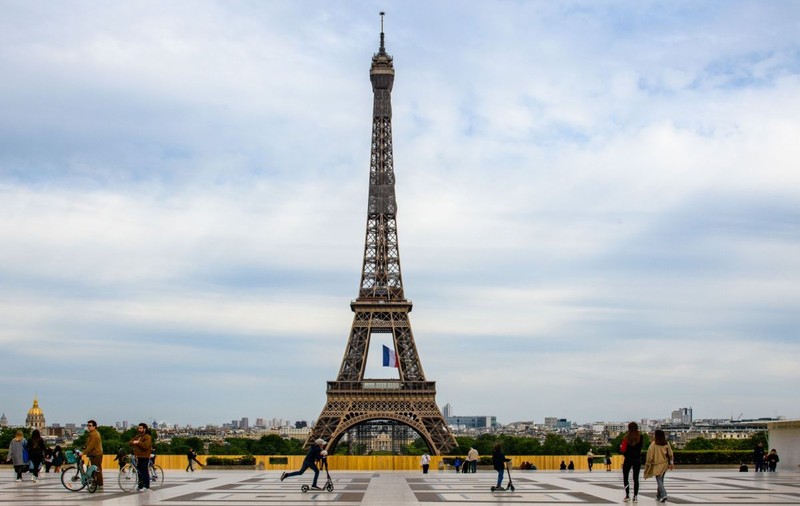 Turnul Eiffel se redeschide pentru public în iulie. Accesul, limitat
