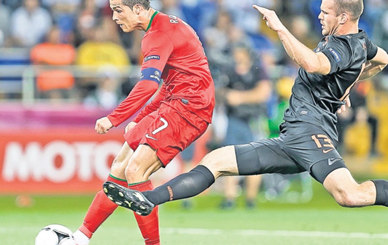Portughezul Cristiano Ronaldo a băut fresh de portocale: două goluri şi Olanda e acasă!