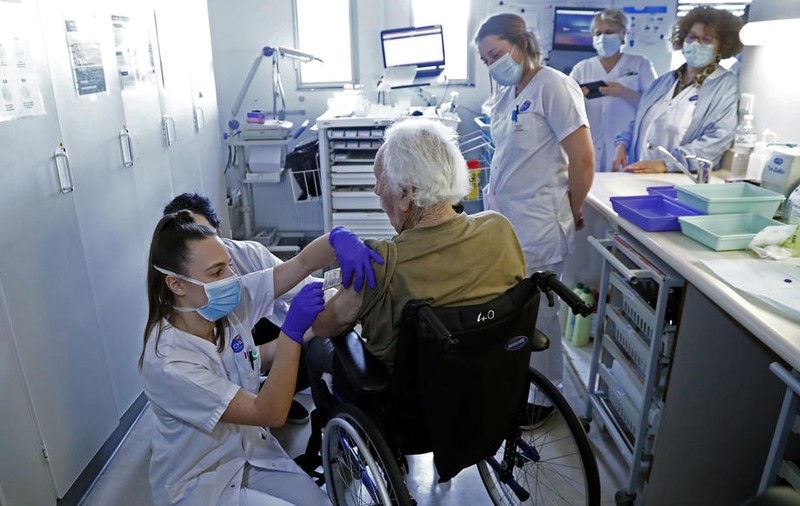Sute de centre de vaccinare vor fi deschise în Franța  săptămânile viitoare
