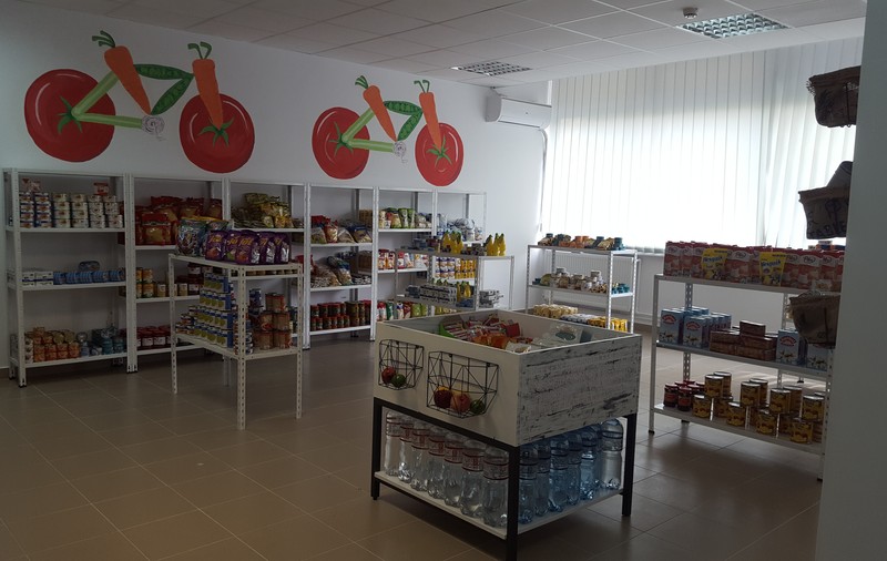VIDEO/ S-a deschis magazinul unde iei mâncarea pe puncte, pe baza muncii în folosul comunității