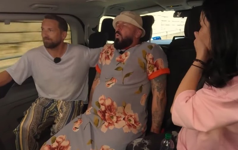 Cătălin Zmărăndescu l-a înjurat pe Dani Oțil în timpul probei „Au, mami!” la Power Couple. Luptătorul a rupt și o balustradă