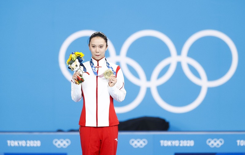 O gimnastă din China susține că medalia de aur de la Tokyo i s-a cojit. Reacția Comitetului Olimpic