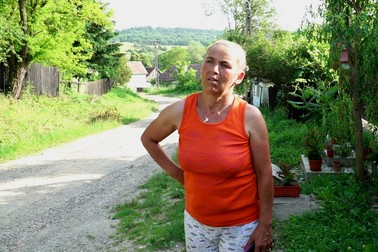 O femeie angajată la ferma de vaci din Poieniţa povesteşte necazurile cu urşii