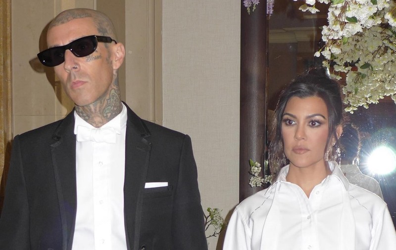 Travis Barker, transportat de urgență la spital. Kourtney Kardashian, soția lui, a fost alături de el
