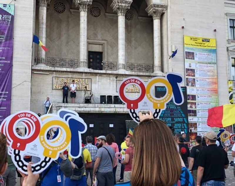 Mii de oameni au protestat în Piața Victoriei. Câțiva manifestanți s-au îmbrâncit cu jandarmii. Proteste și în alte orașe- FOTO ȘI VIDEO