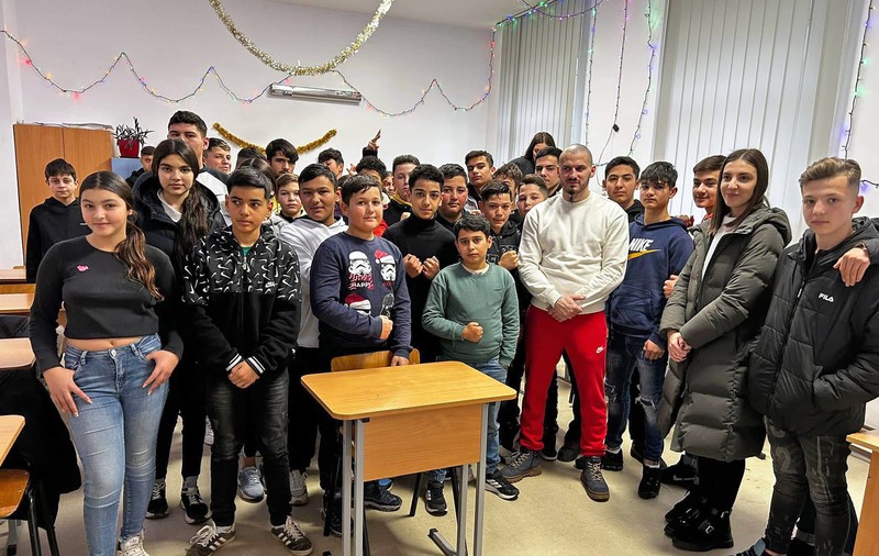 Cum a transformat un antrenor din Baia Mare suferința din copilărie într-un proiect contra hărțuirii la școală. „La violență nu răspunzi cu violență”