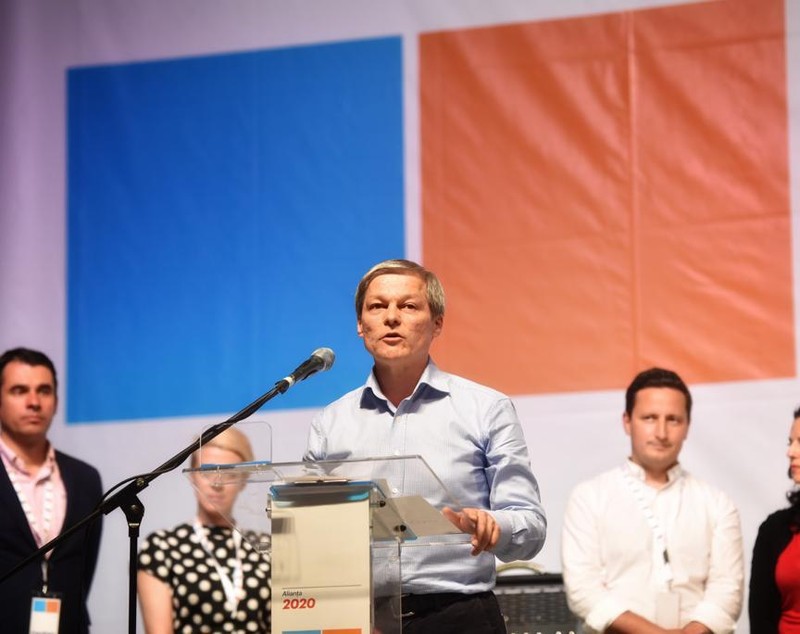 Dacian Cioloş, primul atac dur la preşedintele Iohannis: "Dacă nominalizezi în fruntea guvernului toate marionetele unui infractor ca Dragnea, trebuie să îți asumi responsabilitatea"