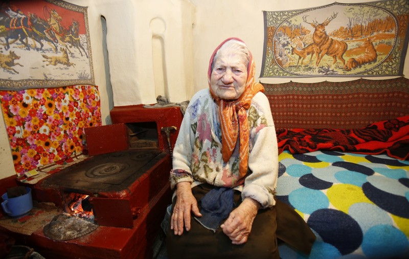 REPORTAJ: Cum să ajungi la 104 ani. Tanti Angelica Dragna ne-a spus secretul longevității sale: zeama de varză cu mămăligă