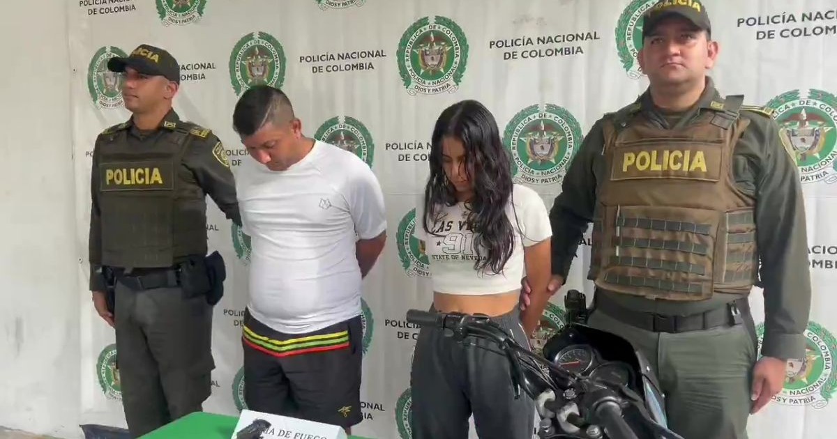 Karen Julieth Ojeda Rodríguez și complicele ei, Leopoldo, în cătușe