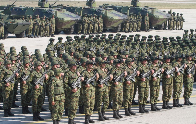Guvernul Serbiei a aprobat reintroducerea stagiului militar obligatoriu. Legea merge în Parlament
