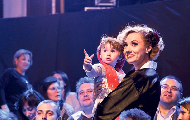 «Bebeluşa» Oana Ioniţă a făcut party în weekend | Şi-a serbat fetiţa cu colegii de la «Dansez pentru tine»
