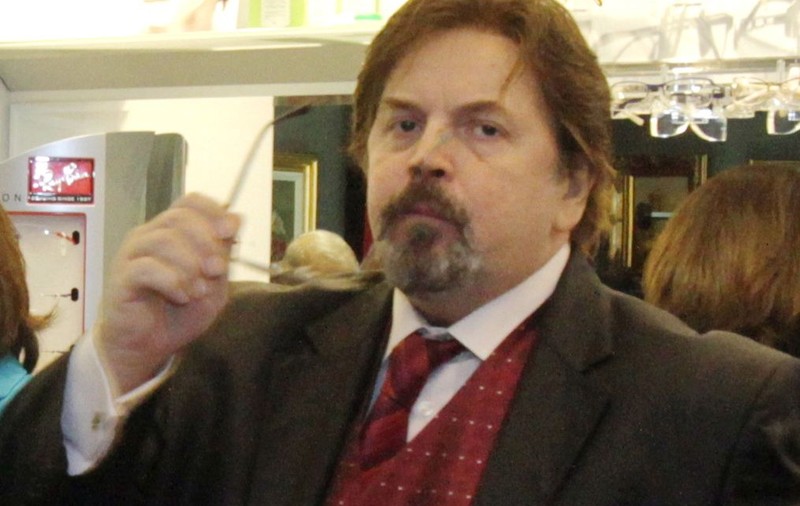 Adrian Daminescu, pălmuit de mamă de față cu iubita