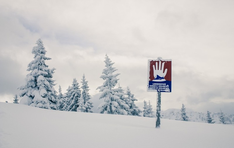 Turişti blocaţi în staţiunile de schi din Austria, din cauza riscului de avalanşe