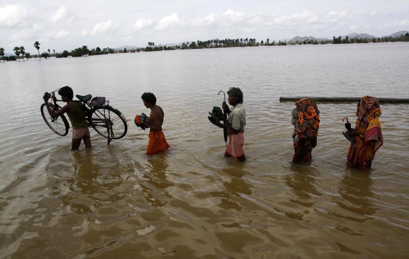 Inundaţiile fac ravagii în India: cel puţin 48 de morţi