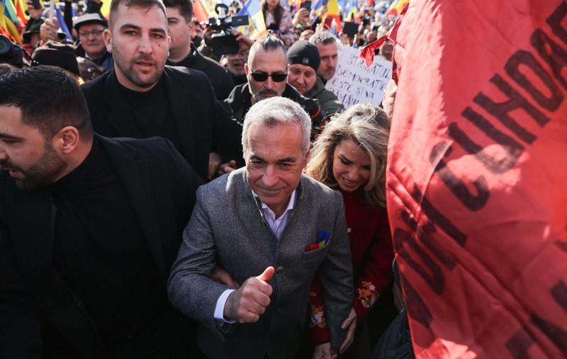 Călin Georgescu a fost înconjurat de mii de oameni la „Marea Horă a Unirii Neamului”: „Suntem legați pentru totdeauna ca frați și surori”