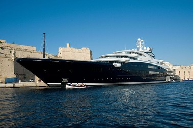 Yachtul ”Serene” pe care se află tabloul (Foto: Wikipedia)