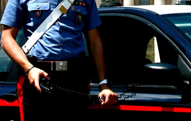 Un român a fost ucis în Italia. Un conațional i-a tăiat gâtul cu o sticlă spartă