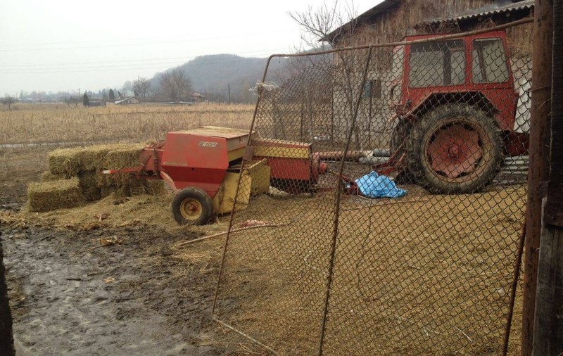 Un tânăr a murit strivit de un utilaj în județul Argeș. Moartea suspectă, investigată de polițiști