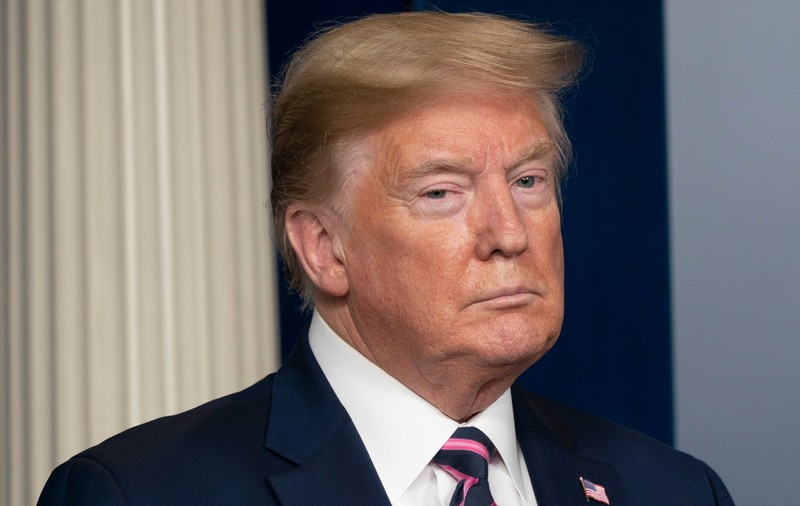 Twitter ar putea suspenda contul lui Donald Trump