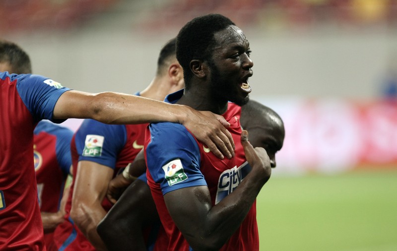 Muniru a plecat din România! Reghe nu l-a păstrat în lot pentru meciul cu CFR și africanul dus a fost. Foto în articol