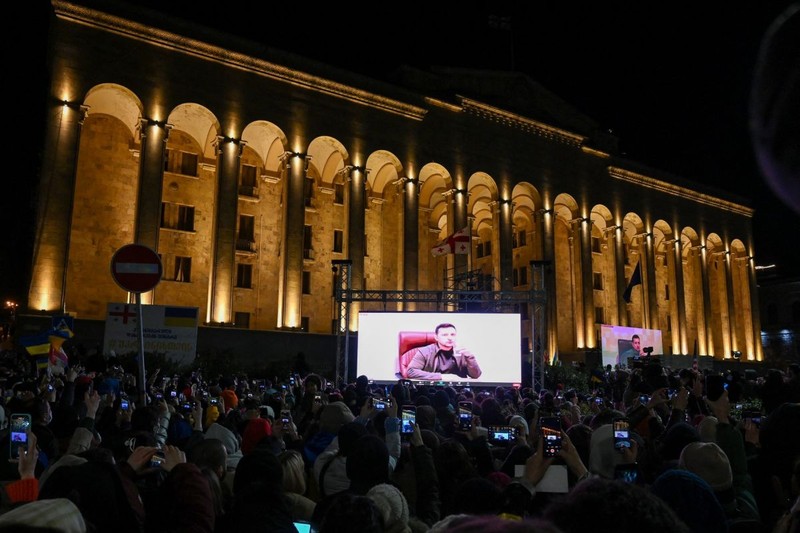 Manifestația uriașă din centrul capitalei gorgiene Tbilisi - vineri, 4 martie | Foto: Profimedia