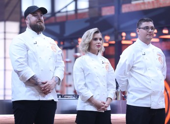 Finaliștii MasterChef: Alina Gologan, întreCezar Marin (stânga) și Ionuț Mărieș (stânga) și