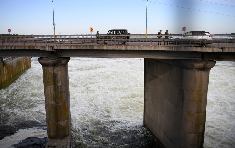 Război în Ucraina, ziua 239 | Rușii au minat un baraj strategic din Herson, acuză Zelenski
