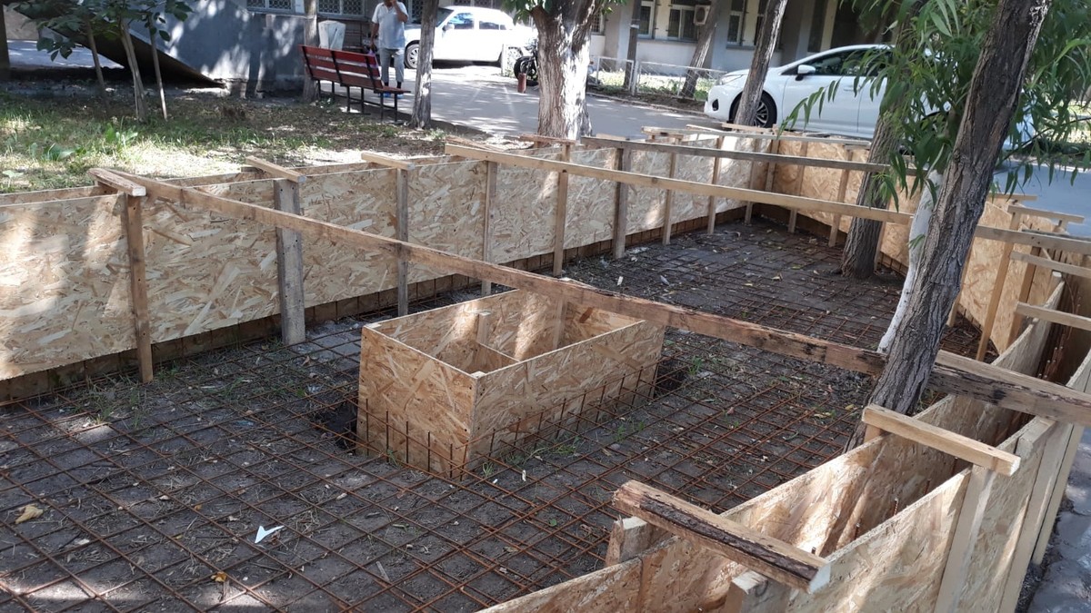 Managerul interimar al Spitalului Județean Craiova s-a apucat să amenajeze fără autorizații un heleșteu în curtea unității