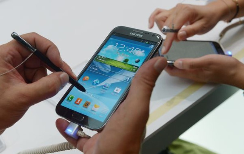 Era şi timpul! Samsung Galaxy S IV va avea ecran INDESTRUCTIBIL