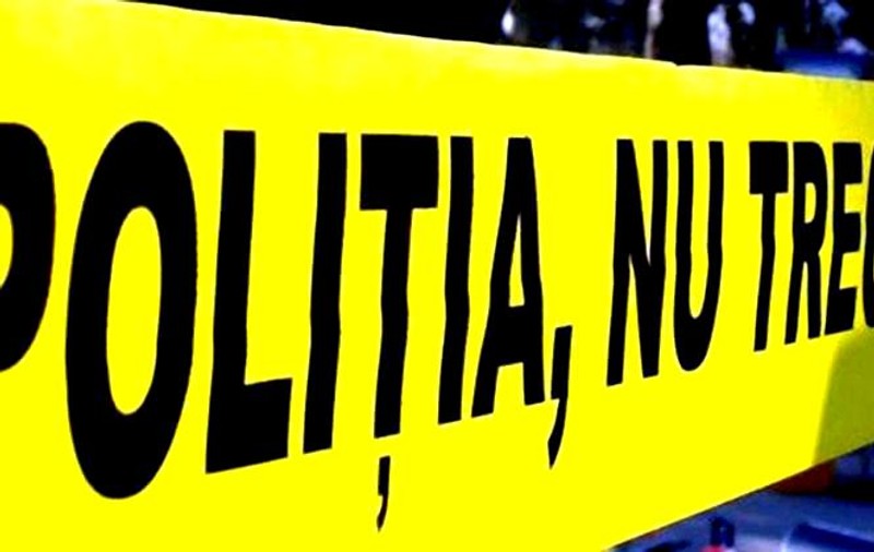 O tânără este suspectată că și-a ucis copilul nou-născut. Bebelușul a fost găsit mort într-o fosă septică