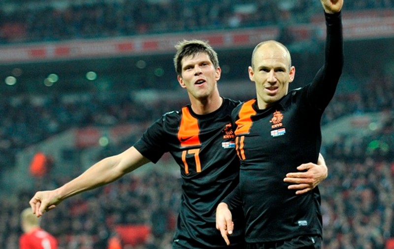 VIDEO | Accidentare cumplită pentru Huntelaar în partida cu Anglia