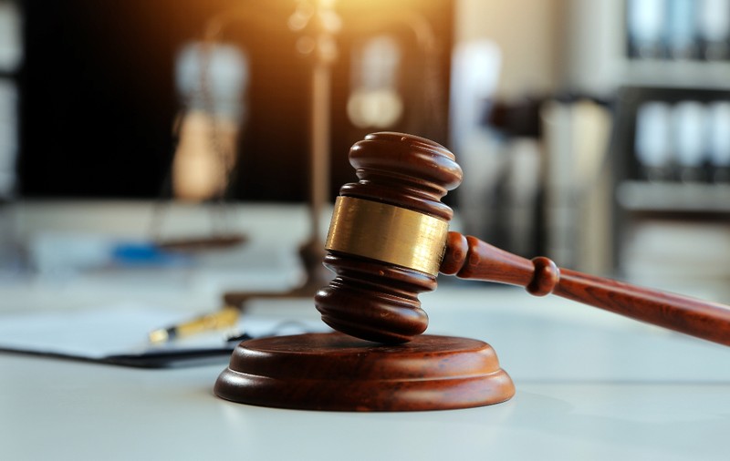 Furios că a fost depășit, i-a smuls oglinda celuilalt șofer fără să știe cine era la volan. A fost condamnat la închisoare cu suspendare