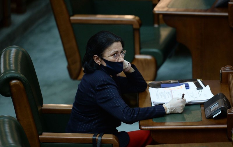 Adriana Nedelea LA FIX | Ecaterina Andronescu explică de ce a votat pentru interzicerea în școli a discuțiilor privind identitatea de gen