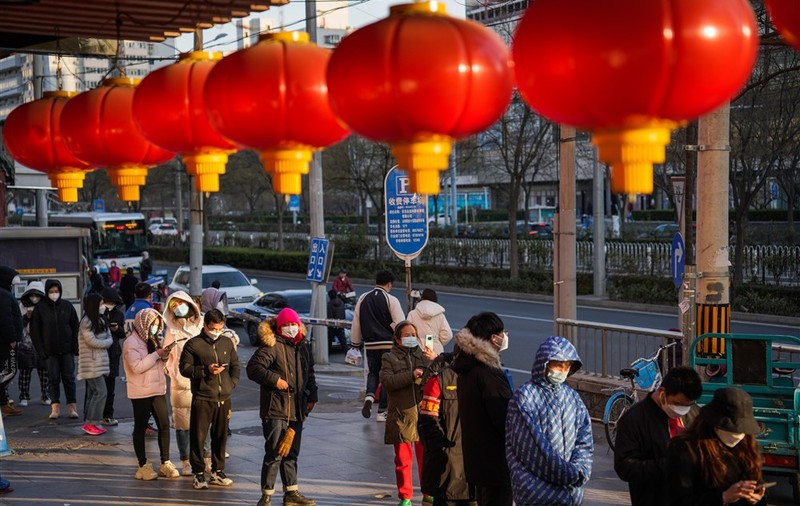 China „intră într-o nouă etapă”. Temerile epidemiologilor după ce Beijingul a sugerat că renunță la politica zero-COVID