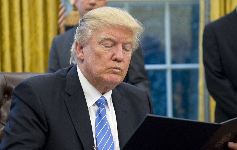 De ce i-ar fi dificil lui Trump să impună taxe vamale de 100%: „Nimeni nu poate înlocui exporturile de petrol din Rusia”