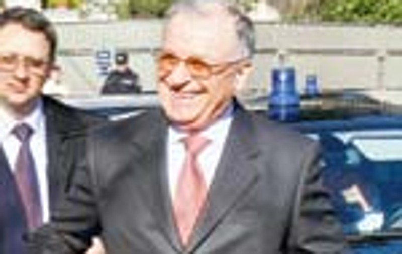 Iliescu iubeste 'carciuma lui Base'