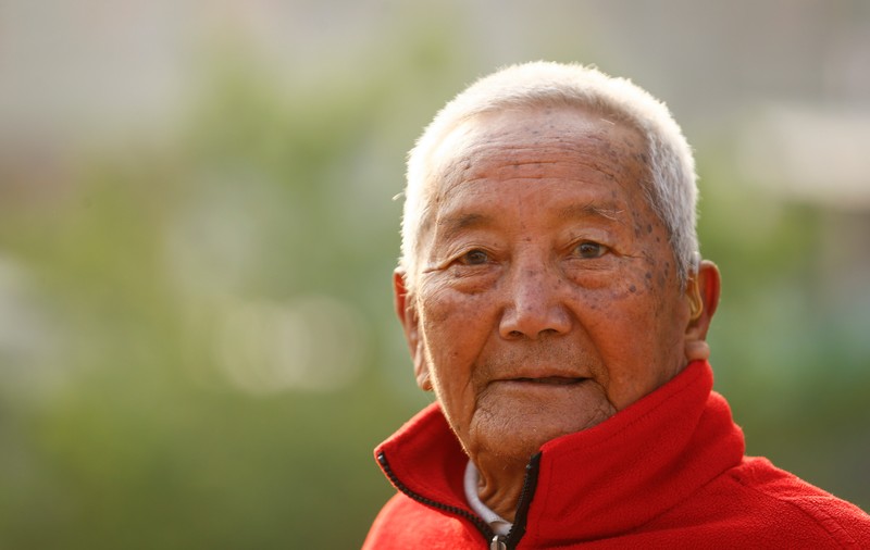 Încă o tragedie pe munte. Un bătrân de 85 de ani a murit pe Everest încercând să devină cel mai bătrân om care urcă muntele