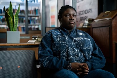 Chinenye Ezeudu a mai apărut într-o miniserie TV, „Străinul” (2020) Foto: Netflix