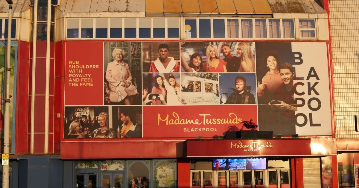 Fotografie de exterior cu muzeul Madame Tussauds din Blackpool, Lancashire