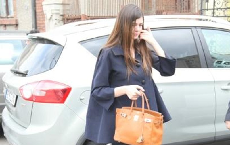 Monica suferă, dar este în trend