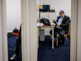Consilierul Nicu Ion, la centrul comunitar românesc în Newcastle
