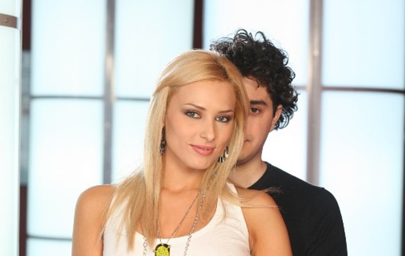 În timp ce Iulia Vântur se afla în India, Marius Moga îşi "asculta gândurile" în SUA