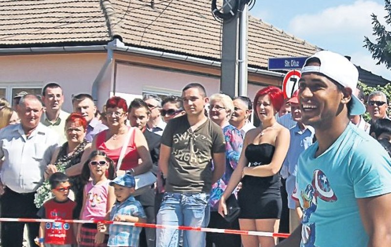 Eric joacă «ţuru», oina medieșenilor!