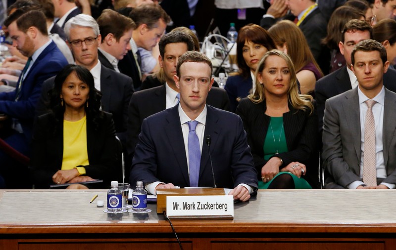 Cele mai tari glume cu Mark Zuckerberg, după audierea din Congresul SUA