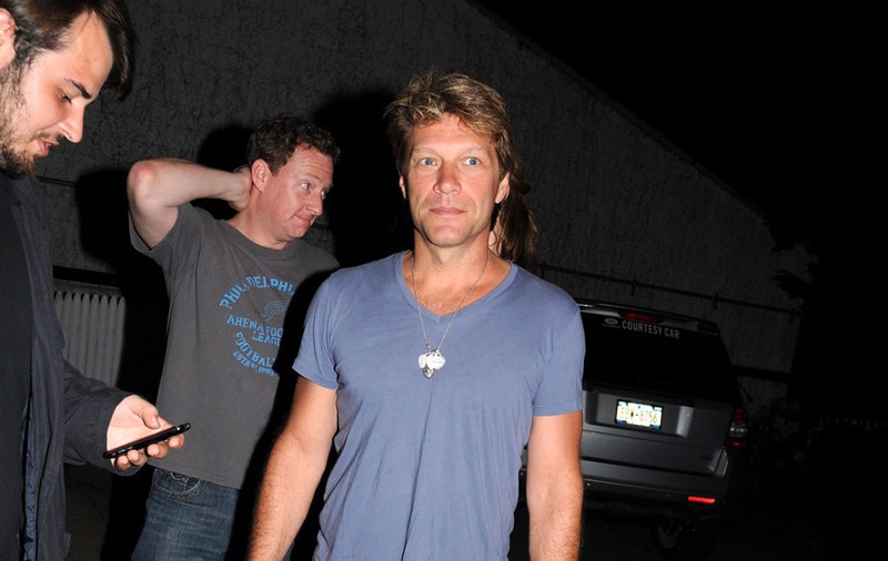 Petrecerea lui Jon Bon Jovi s-a terminat cu intervenţia poliţiei
