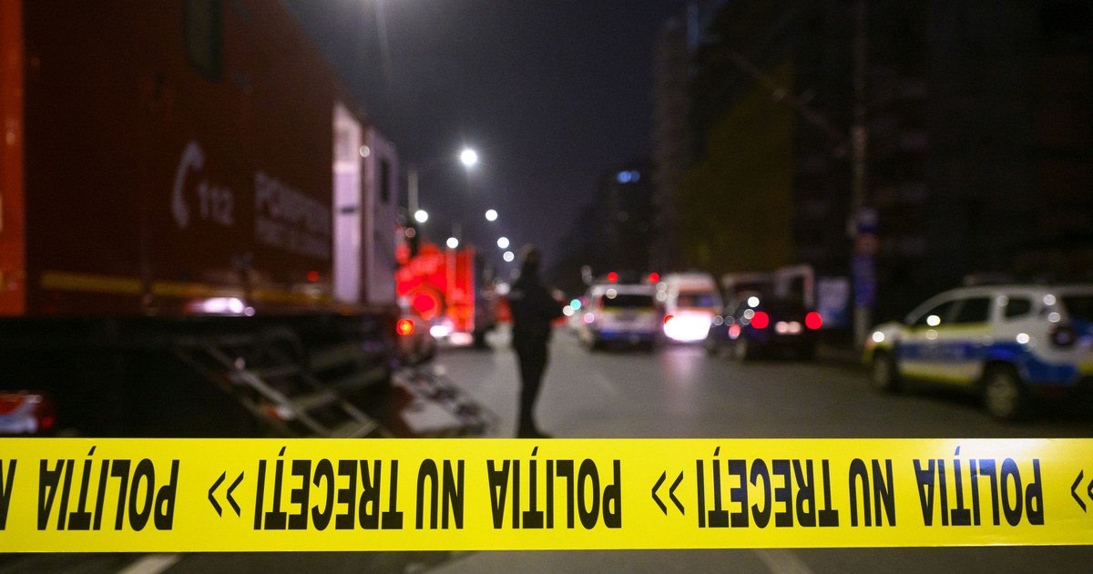Imagine cu o bandă galbenă pe care scrie „Poliția. Nu treceți”.