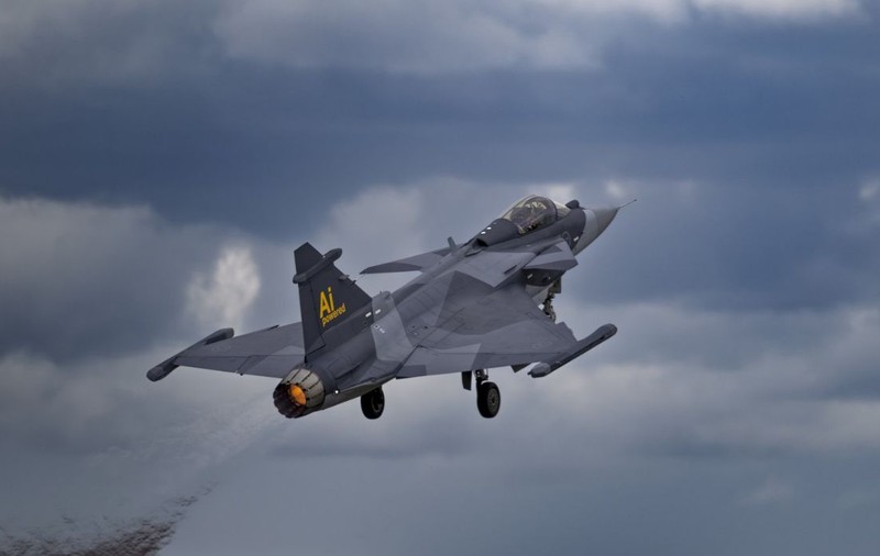 Avionul de luptă al viitorului, dezvăluit de Suedia. Inteligența artificială pilotează un Gripen în misiuni reale