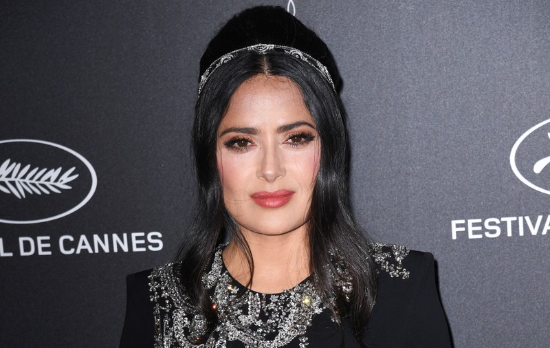 Salma Hayek, în costum de baie. La 53 de ani, arată de senzație!