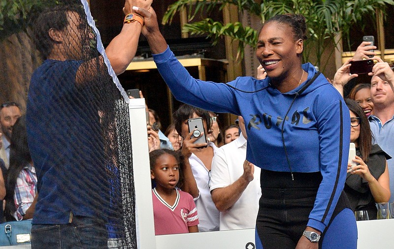 Serena Williams l-a învins pe Nadal într-o partidă de badminton / GALERIE FOTO