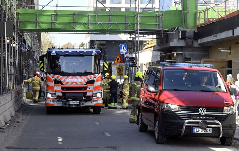 Un pod pietonal s-a prăbușit în Finlanda. 27 de răniți, majoritatea copii
